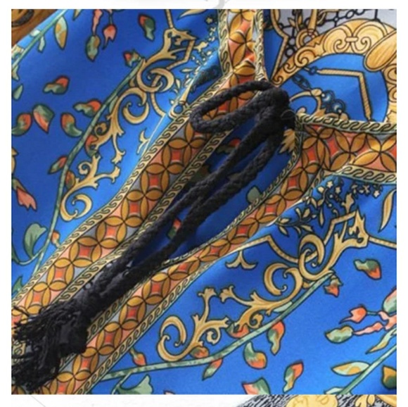 Bohemia V-Neck - Picture 7 of 8